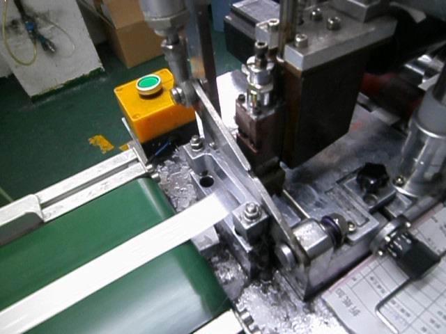 熱熔膠自動(dòng)刮刀上膠設(shè)備