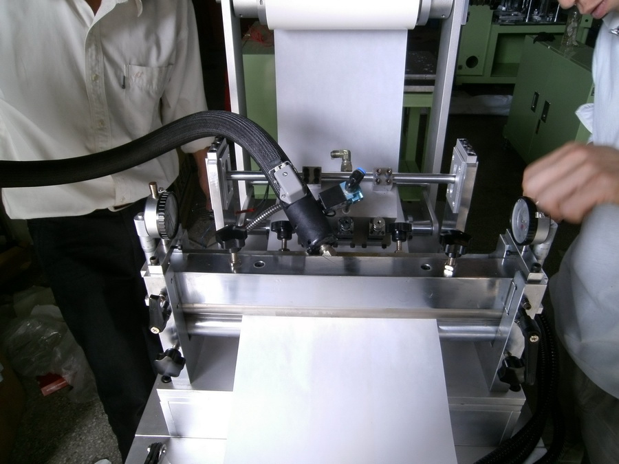 熱熔膠300m壓輪上膠機(jī)設(shè)備