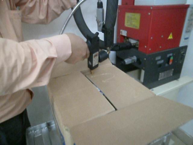 熱熔膠粘合紙盒設(shè)備