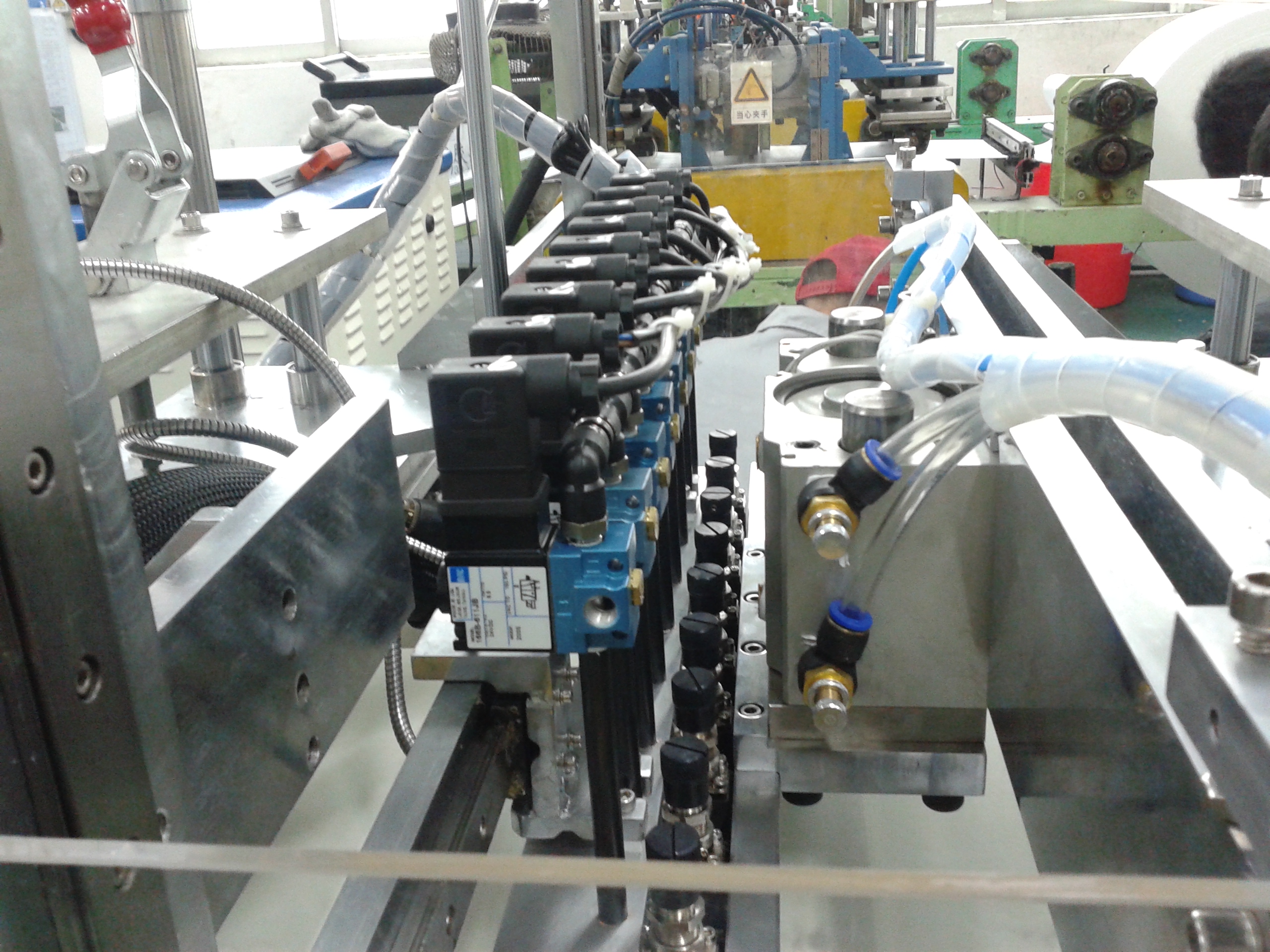 過(guò)濾器折疊機(jī)